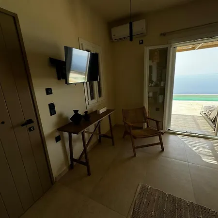 Thermyes 3 With Private Pool Kithnos